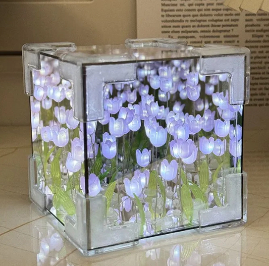 Cubo de Cristal LED con Tulipanes Eternos | Lámpara Decorativa, Luz Nocturna y Regalo Perfecto